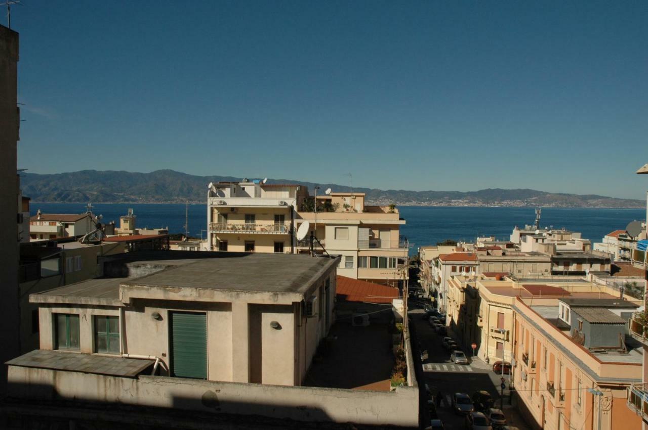 B&B Fuori Squadro - In Centro Con Terrazza Relax Vista Mare Reggio Calabria Exterior foto